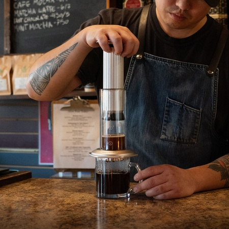 pol_pl_Zaparzacz-do-kawy-AeroPress-Premium-22924_4.jpg