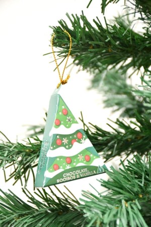 pol_pl_Herbata-English-Tea-Shop-Christmas-Tea-Red-Wonders-zestaw-12-piramidek-26538_3.jpg